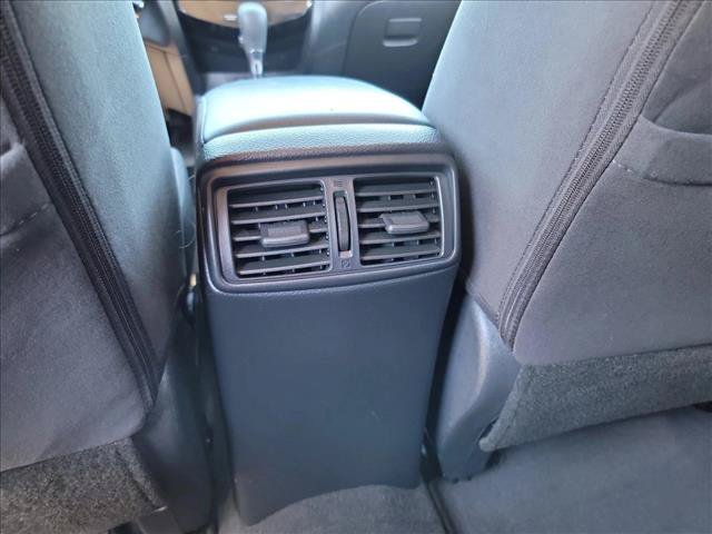 Used 2015 Nissan Rogue S FWD image 19