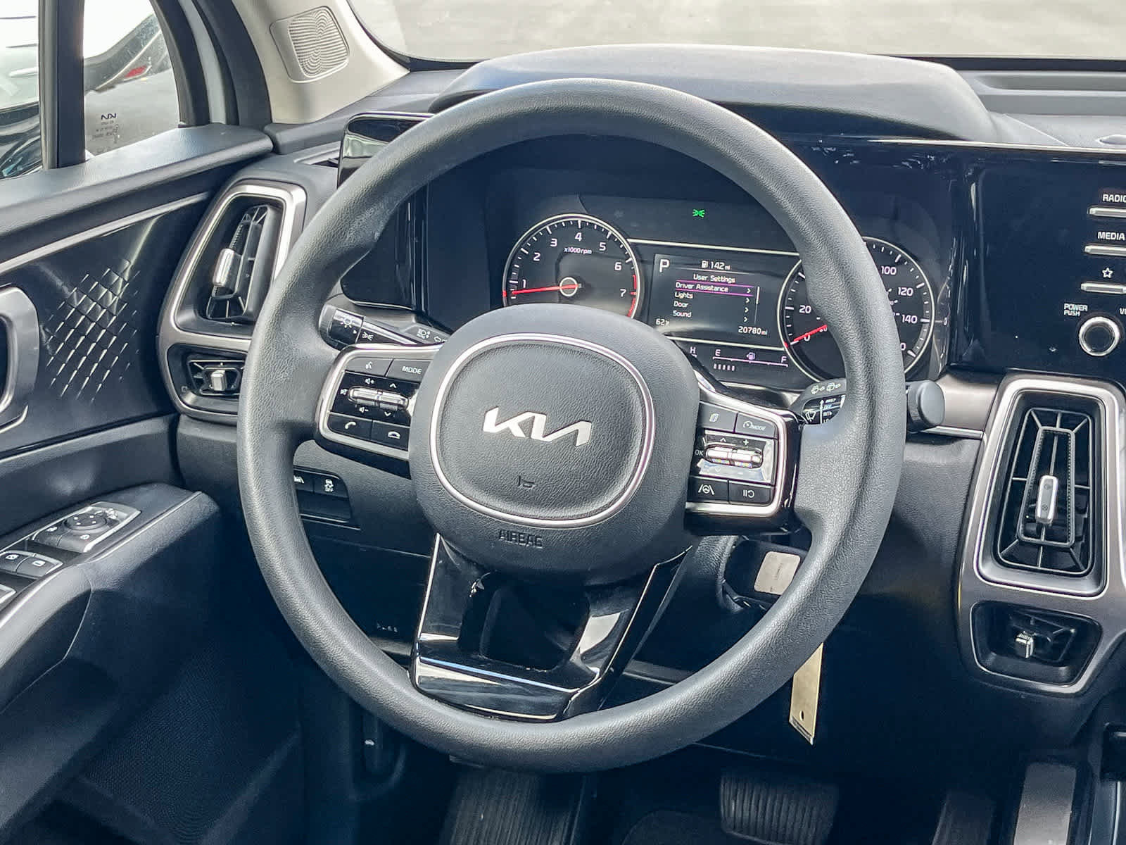 Used 2023 Kia Sorento LX image 14