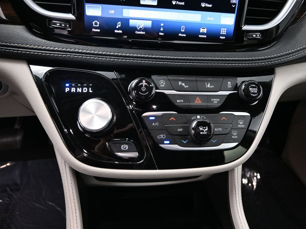 Used 2024 Chrysler Pacifica Limited image 19