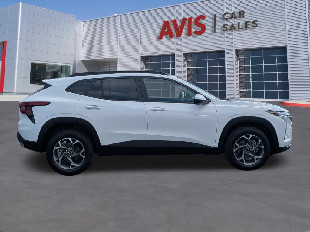 Used 2025 Chevrolet Trax LT w/ LT Convenience Package FWD image 5