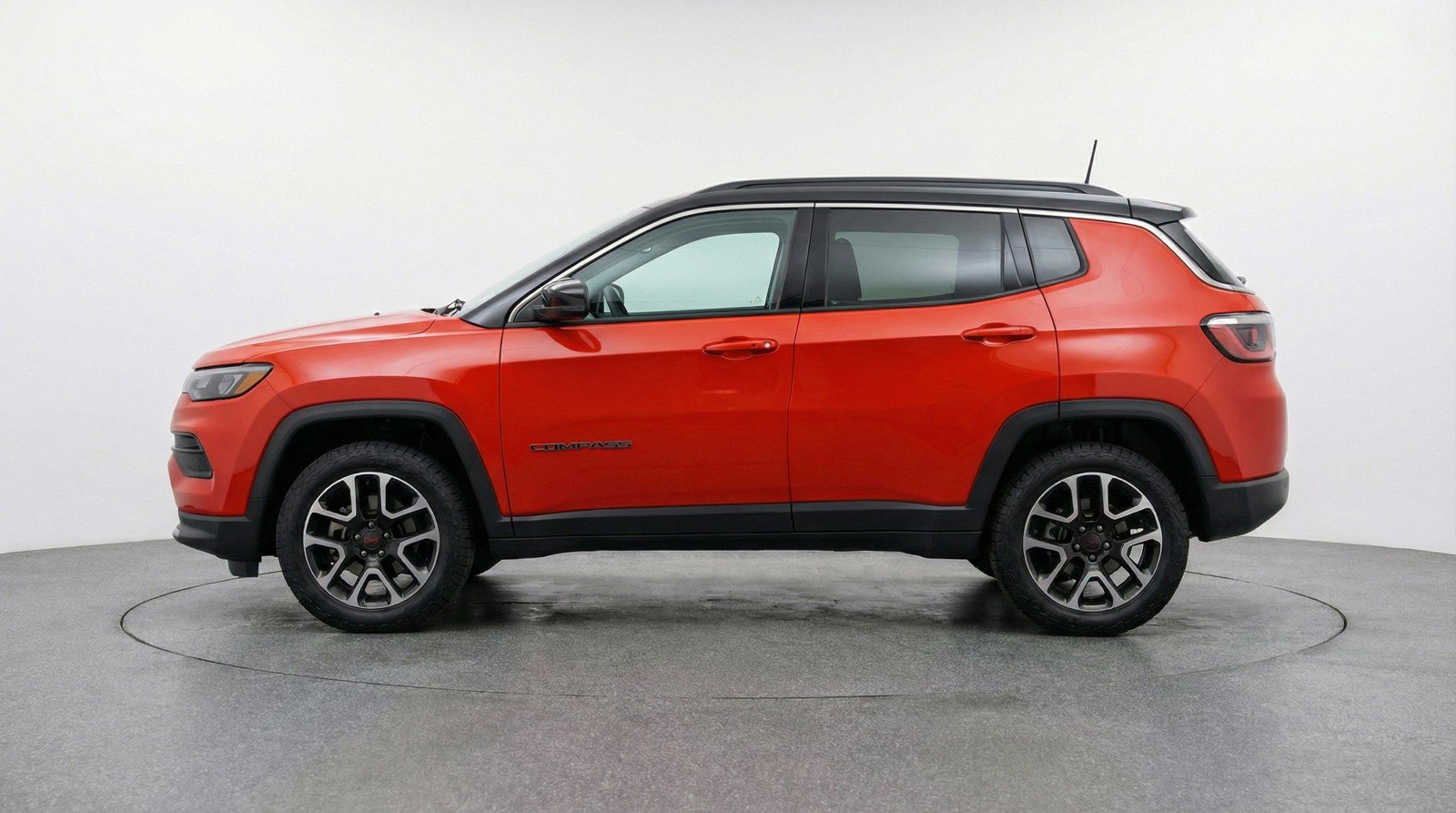 Used 2025 Jeep Compass Trailhawk AWD/4WD image 5