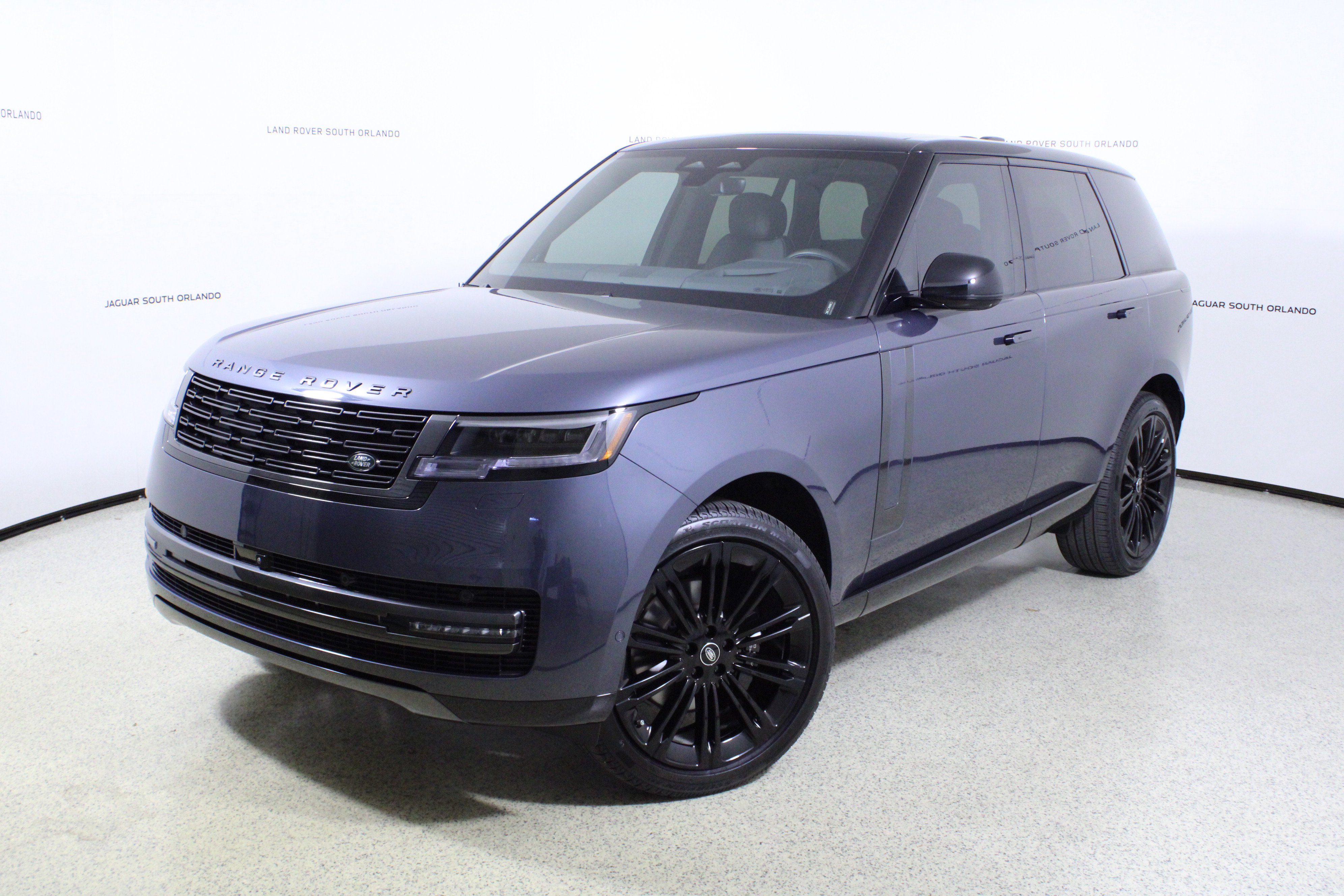 New 2025 Land Rover Range Rover SE
