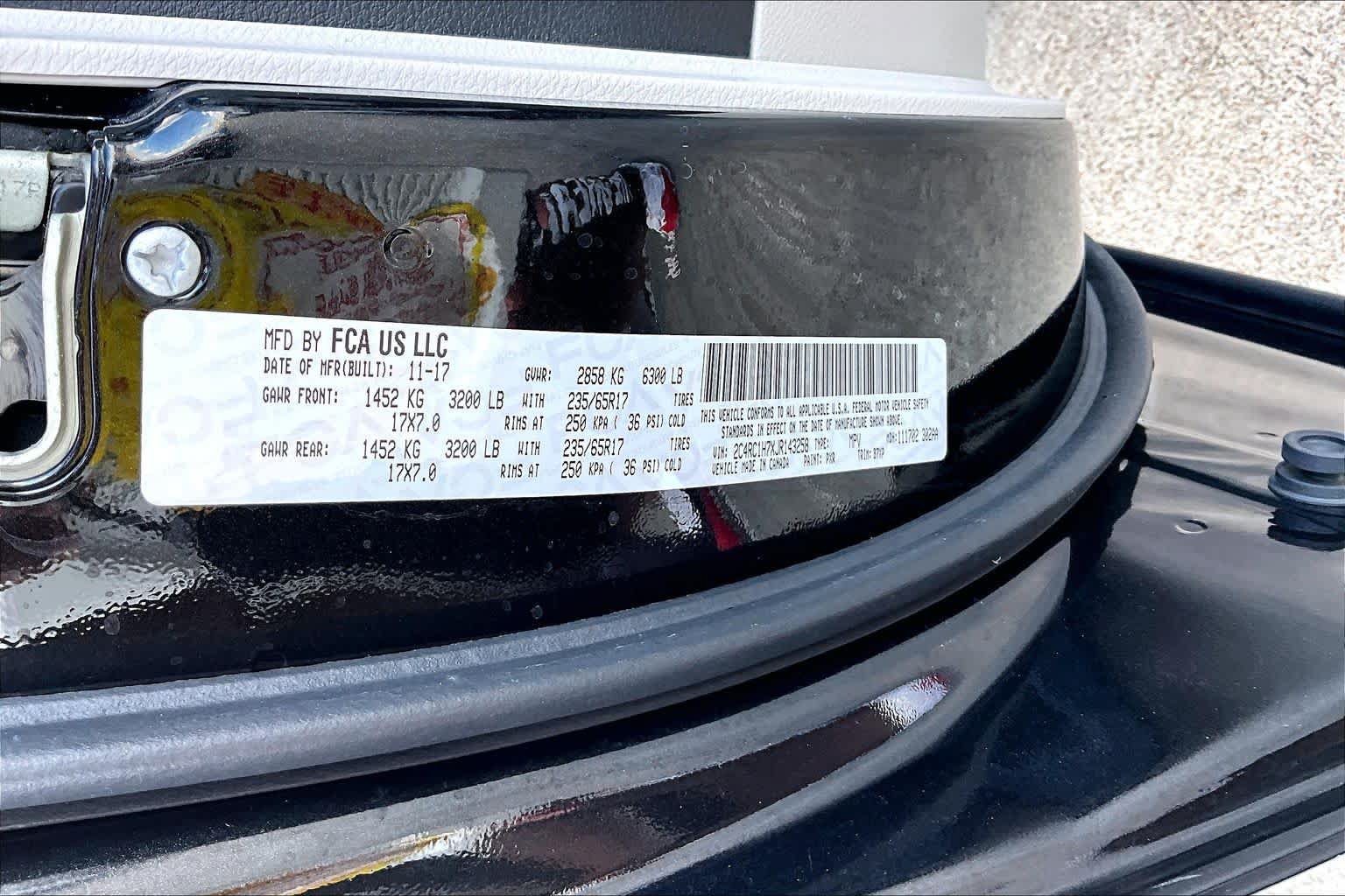 Used 2018 Chrysler Pacifica Touring Plus FWD image 34