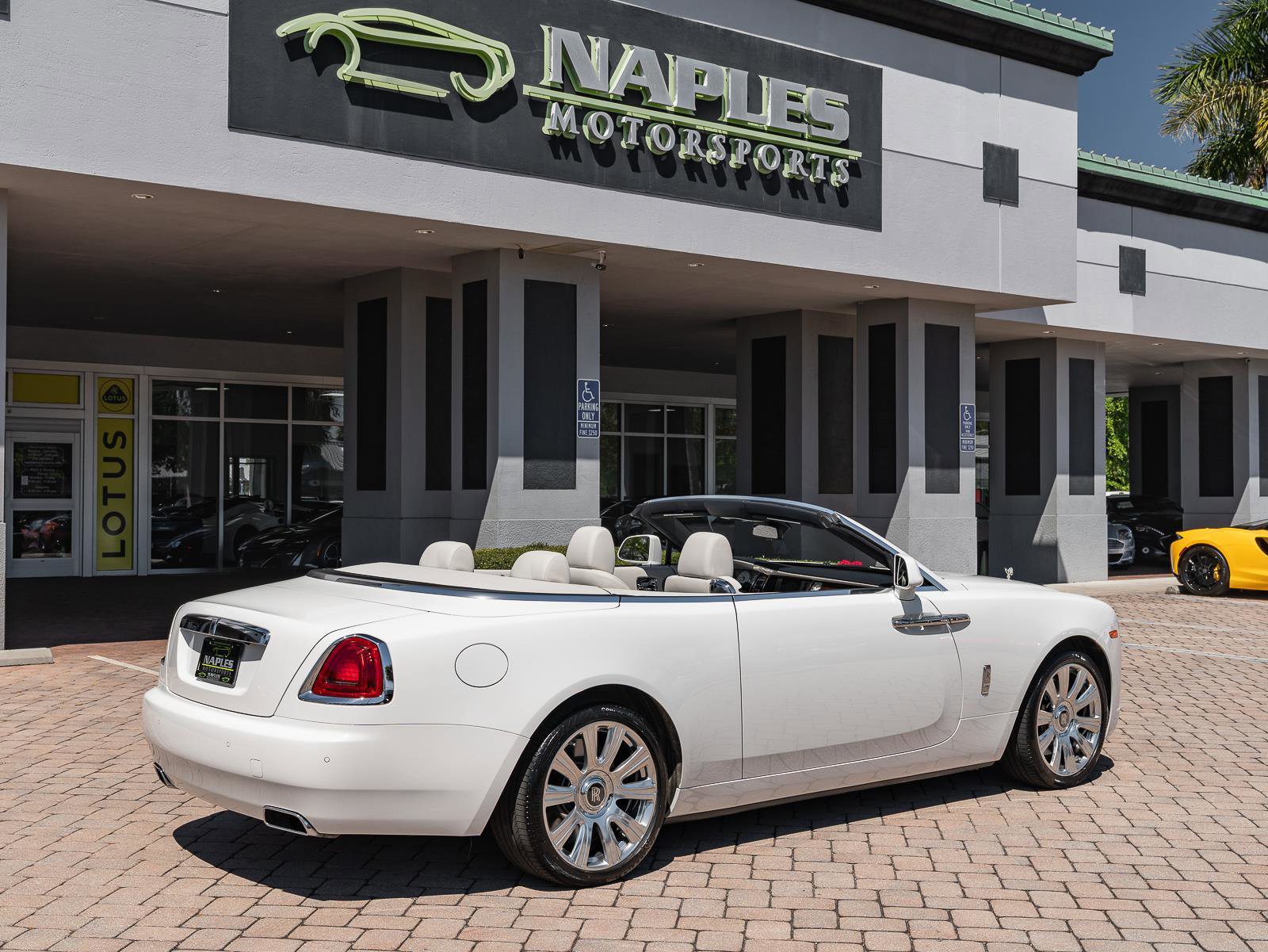 Used 2017 Rolls-Royce Dawn image 41