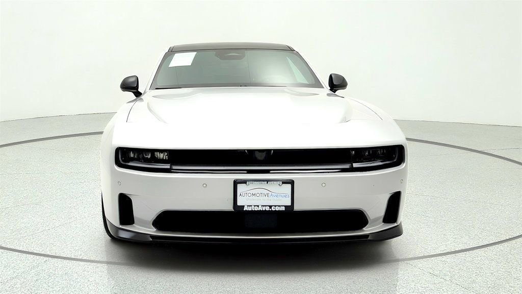 Used 2024 Dodge Charger Daytona R/T w/ Plus Group AWD/4WD image 2