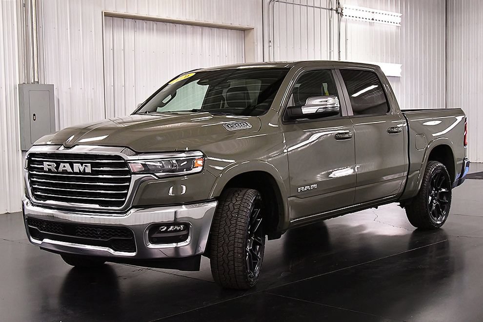 Used 2026 RAM 1500 Laramie AWD/4WD image 3