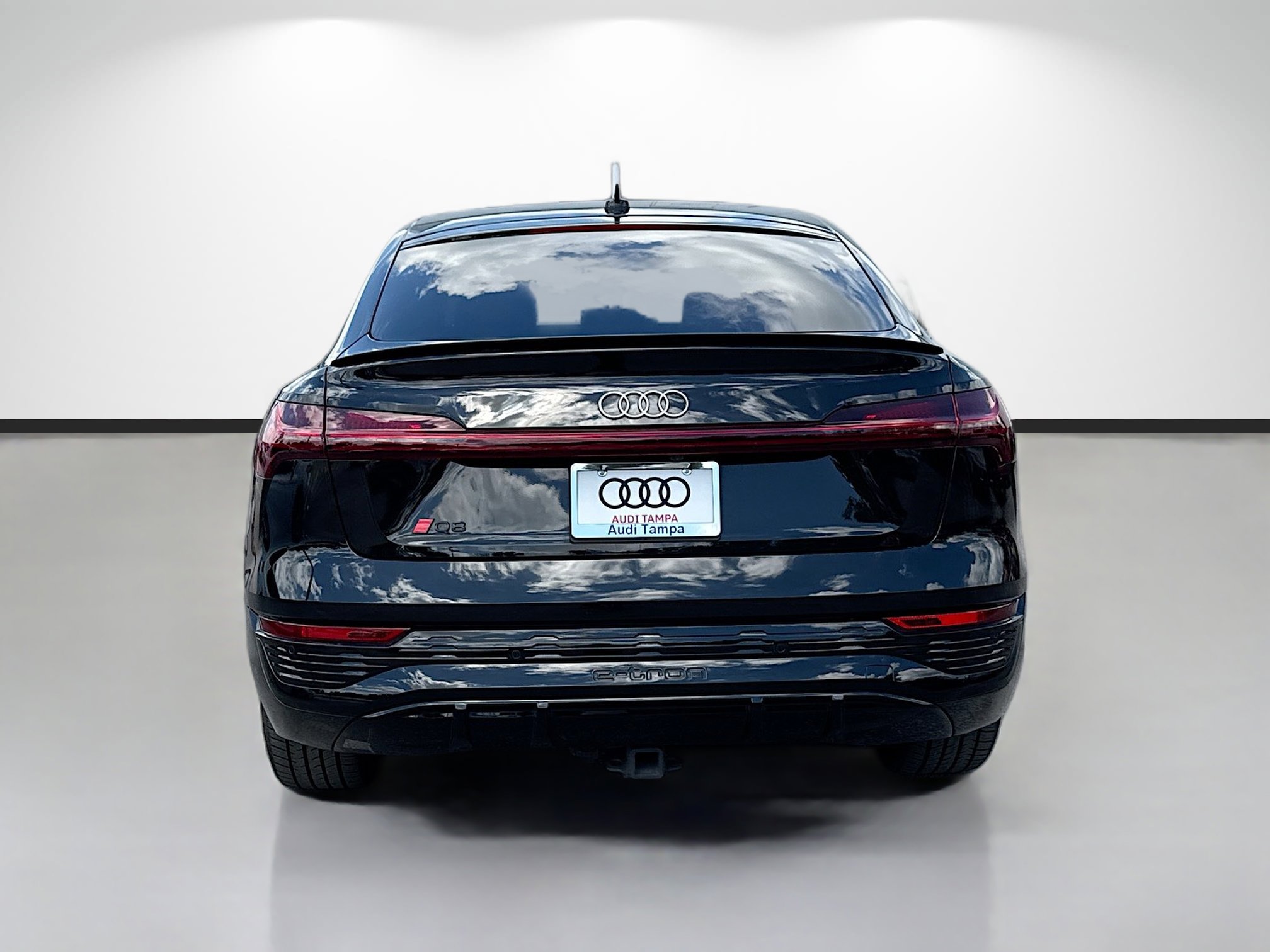 Used 2024 Audi Q8 e-tron Premium Plus AWD/4WD image 4