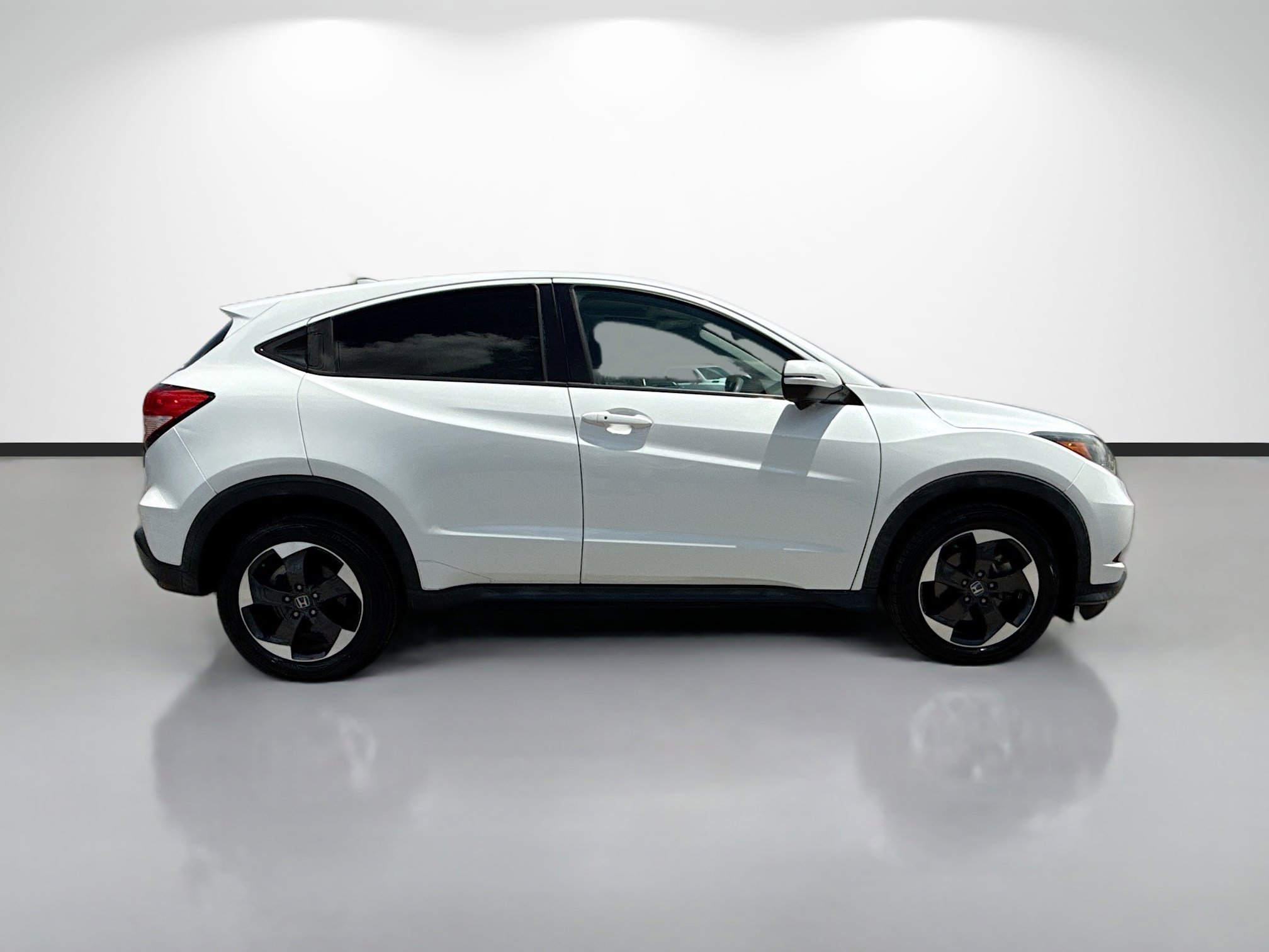 Used 2018 Honda HR-V EX image 2