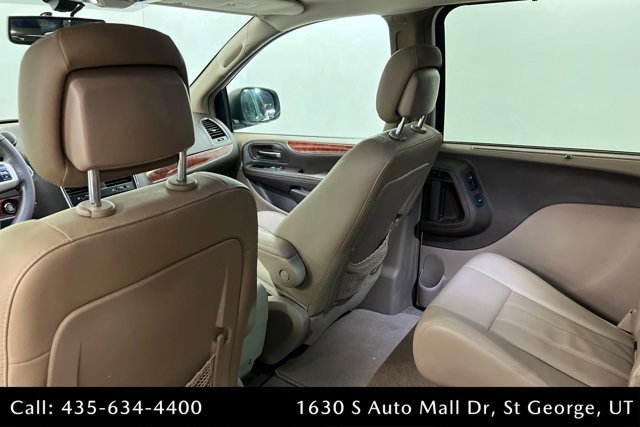 Used 2016 Chrysler Town & Country Touring-L FWD image 18