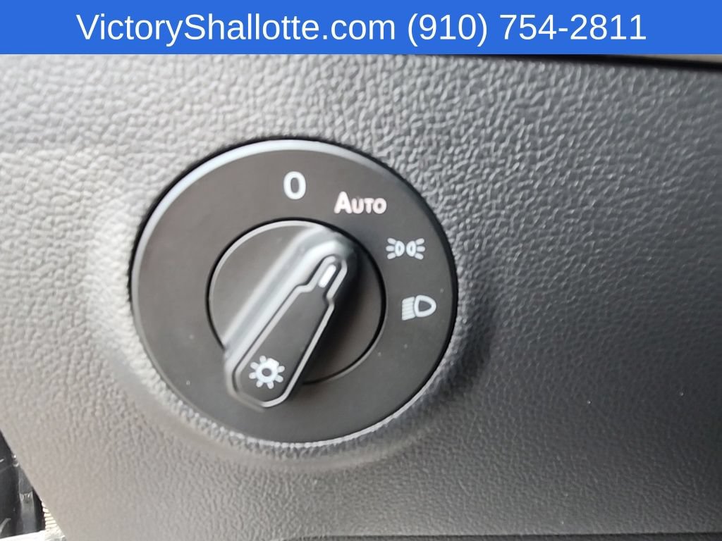 Used 2022 Volkswagen Taos SE FWD image 14