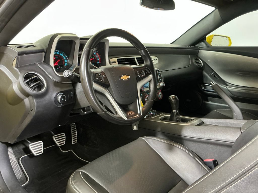 Used 2015 Chevrolet Camaro SS RWD image 19