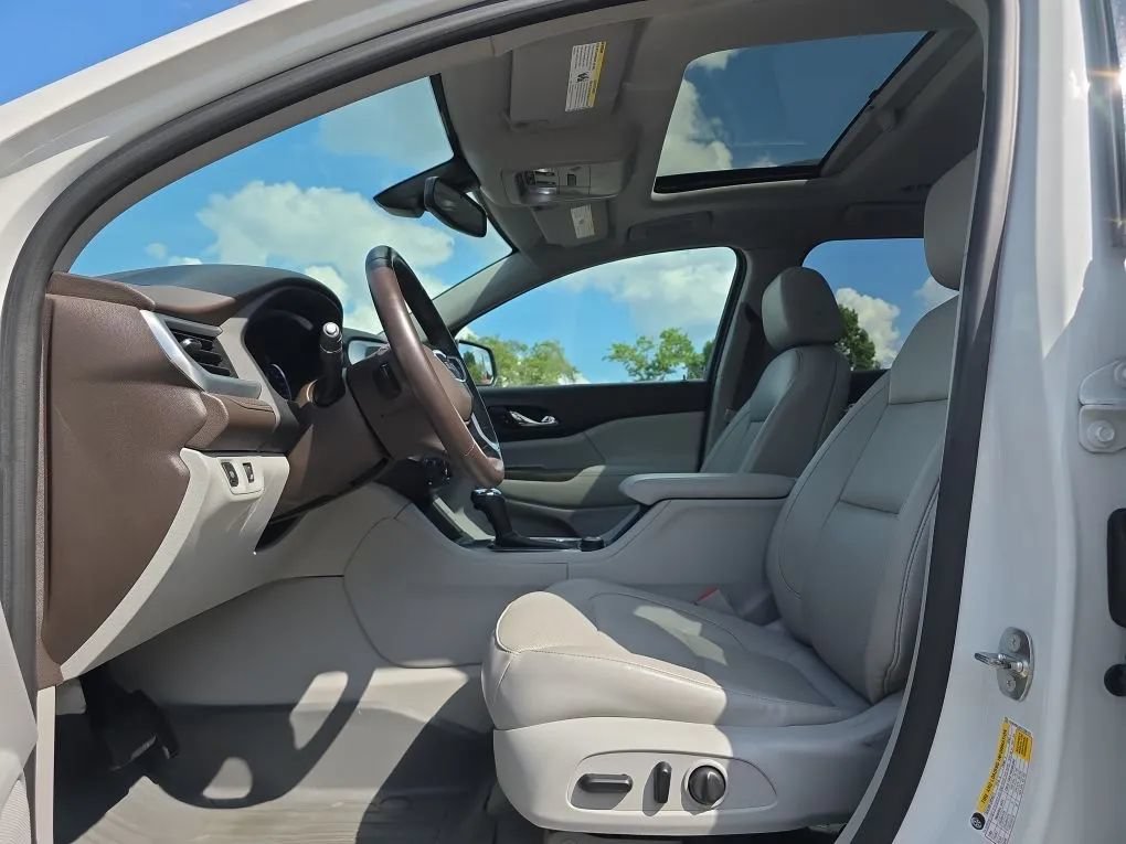 Used 2017 GMC Acadia SLT w/ LPO, Floor Liner Package FWD image 15