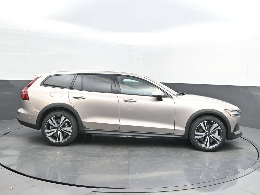 New 2026 Volvo V60 B5 Cross Country Plus w/ Protection Package Premier AWD/4WD image 8