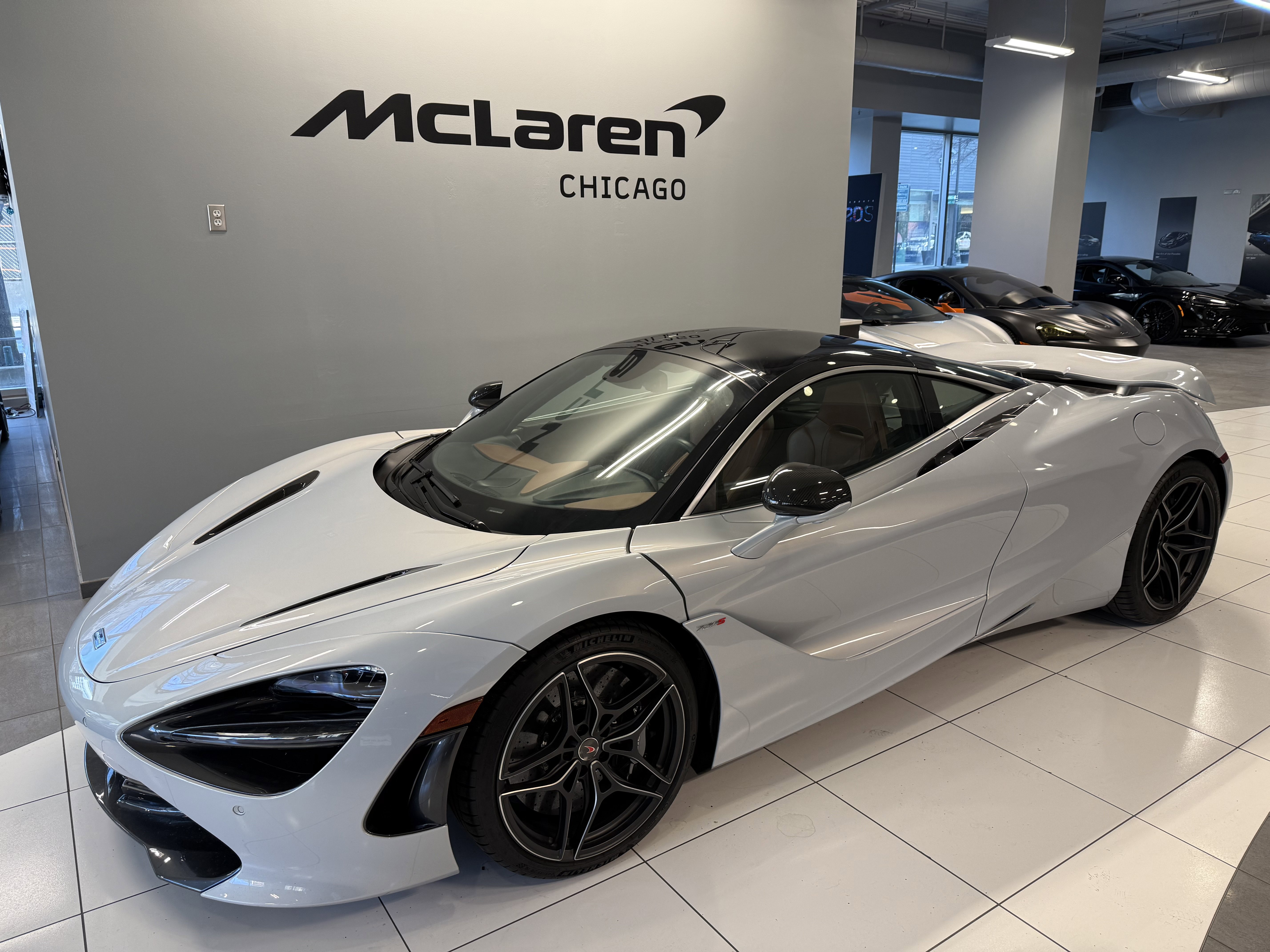 Used 2018 McLaren 720S image 12