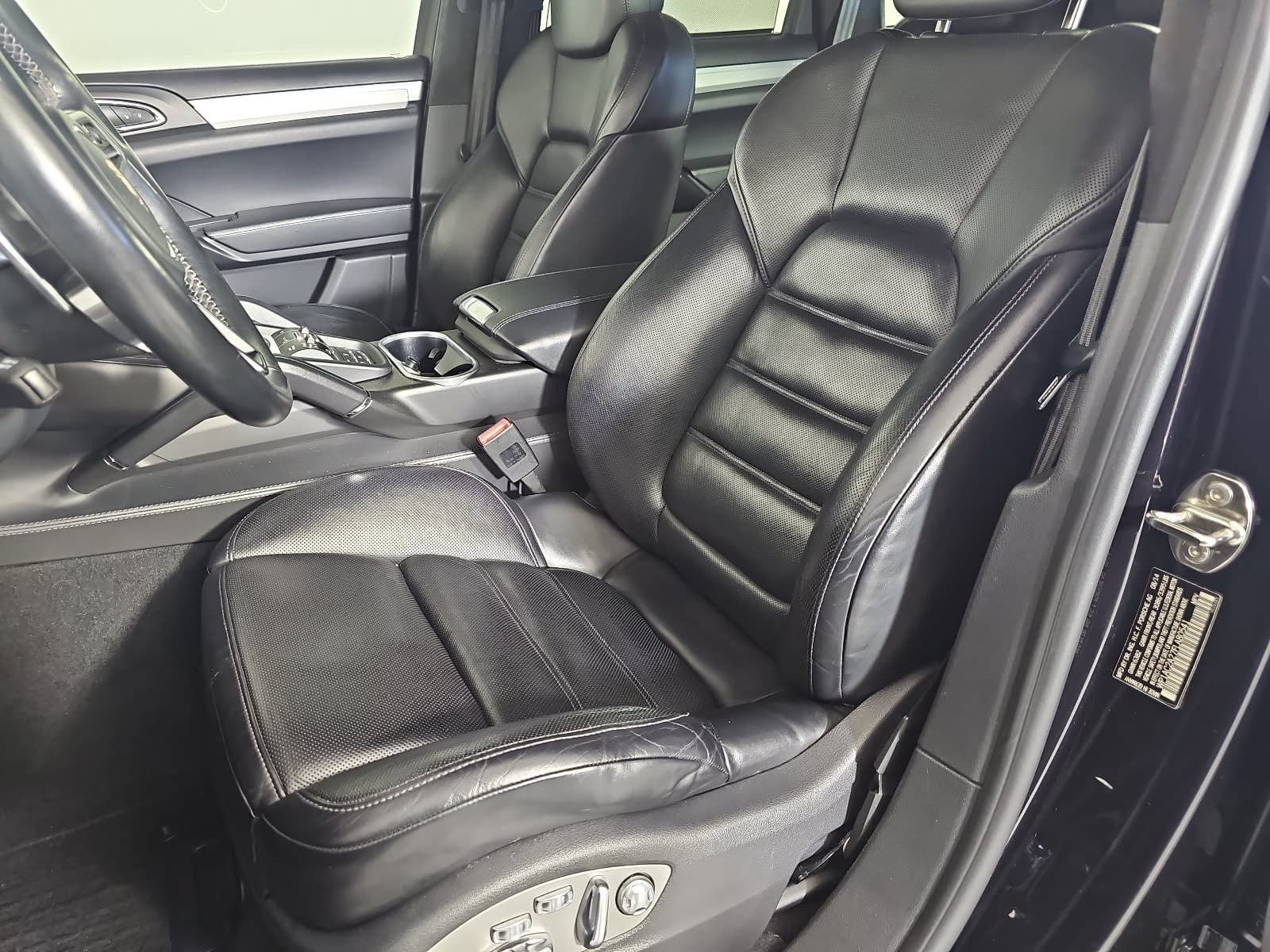 Used 2015 Porsche Cayenne Turbo AWD/4WD image 13
