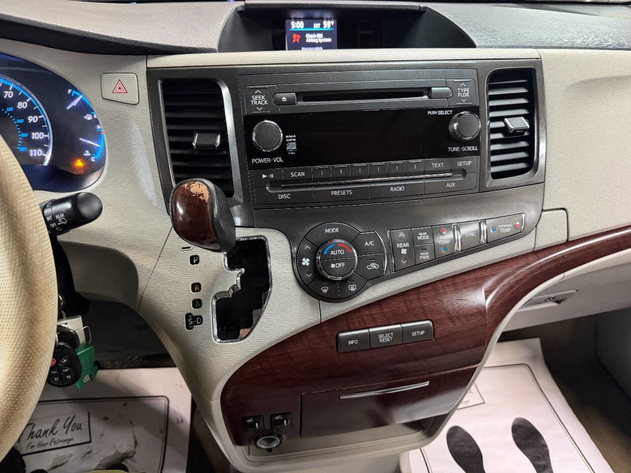 Used 2013 Toyota Sienna XLE image 38