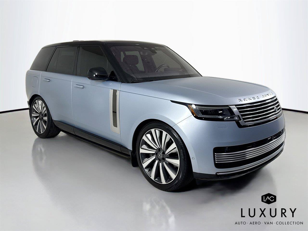 Used 2023 Land Rover Range Rover SV AWD/4WD image 4