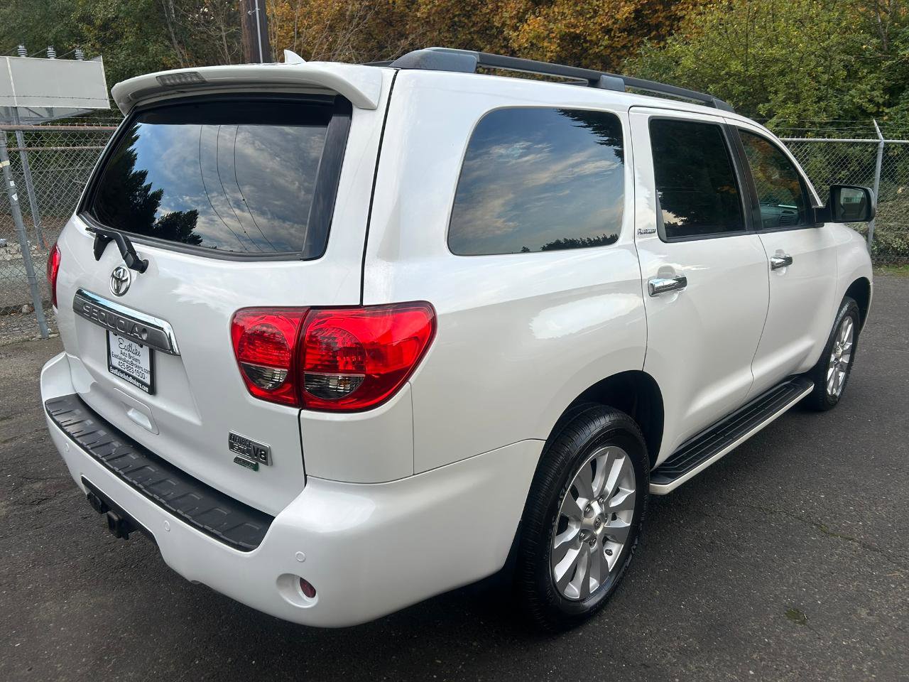 Used 2014 Toyota Sequoia Platinum w/ Preferred Accessory Package AWD/4WD image 5