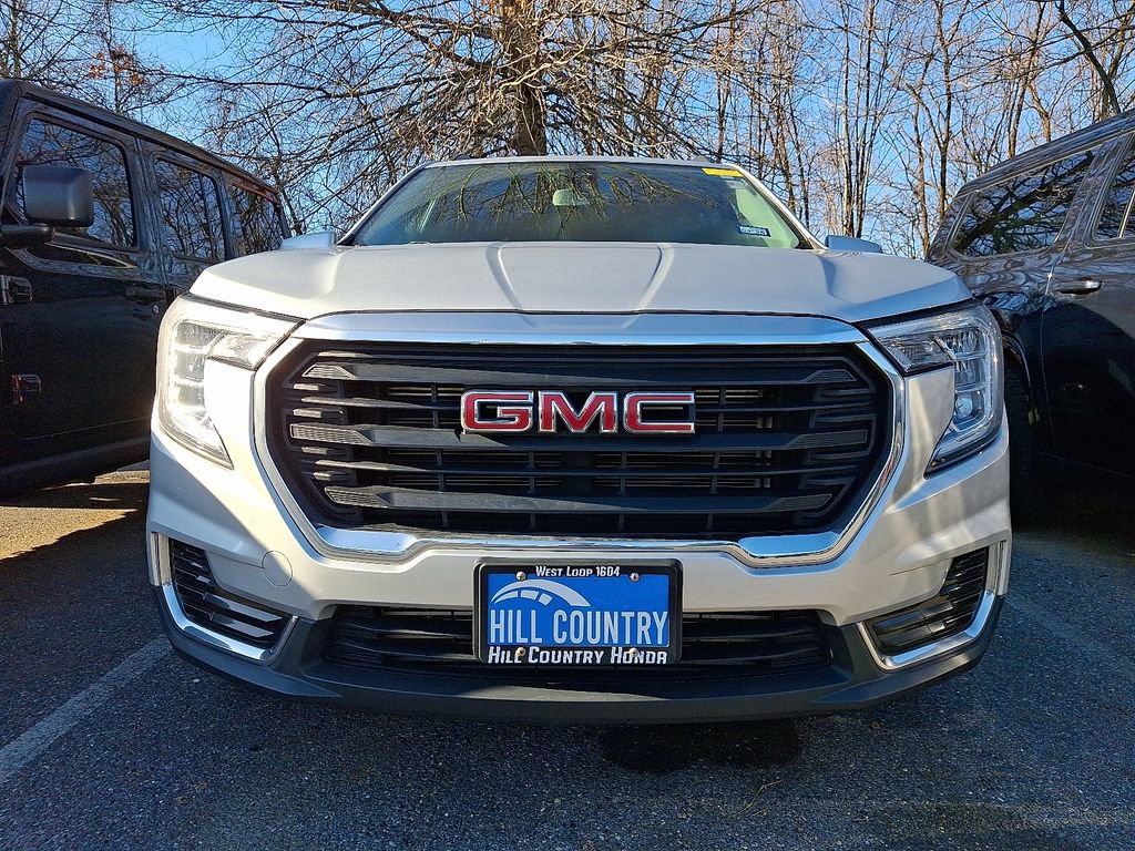 Used 2022 GMC Terrain SLE w/ Driver Convenience Package image 2