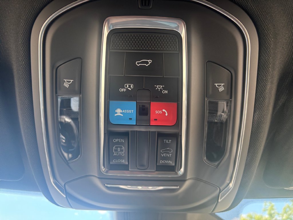 New 2025 Jeep Grand Cherokee Laredo X w/ Luxury Tech Group I AWD/4WD image 23