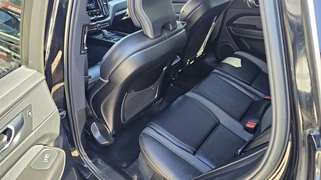 Certified 2022 Volvo XC60 B6 R-Design w/ Climate Package image 14