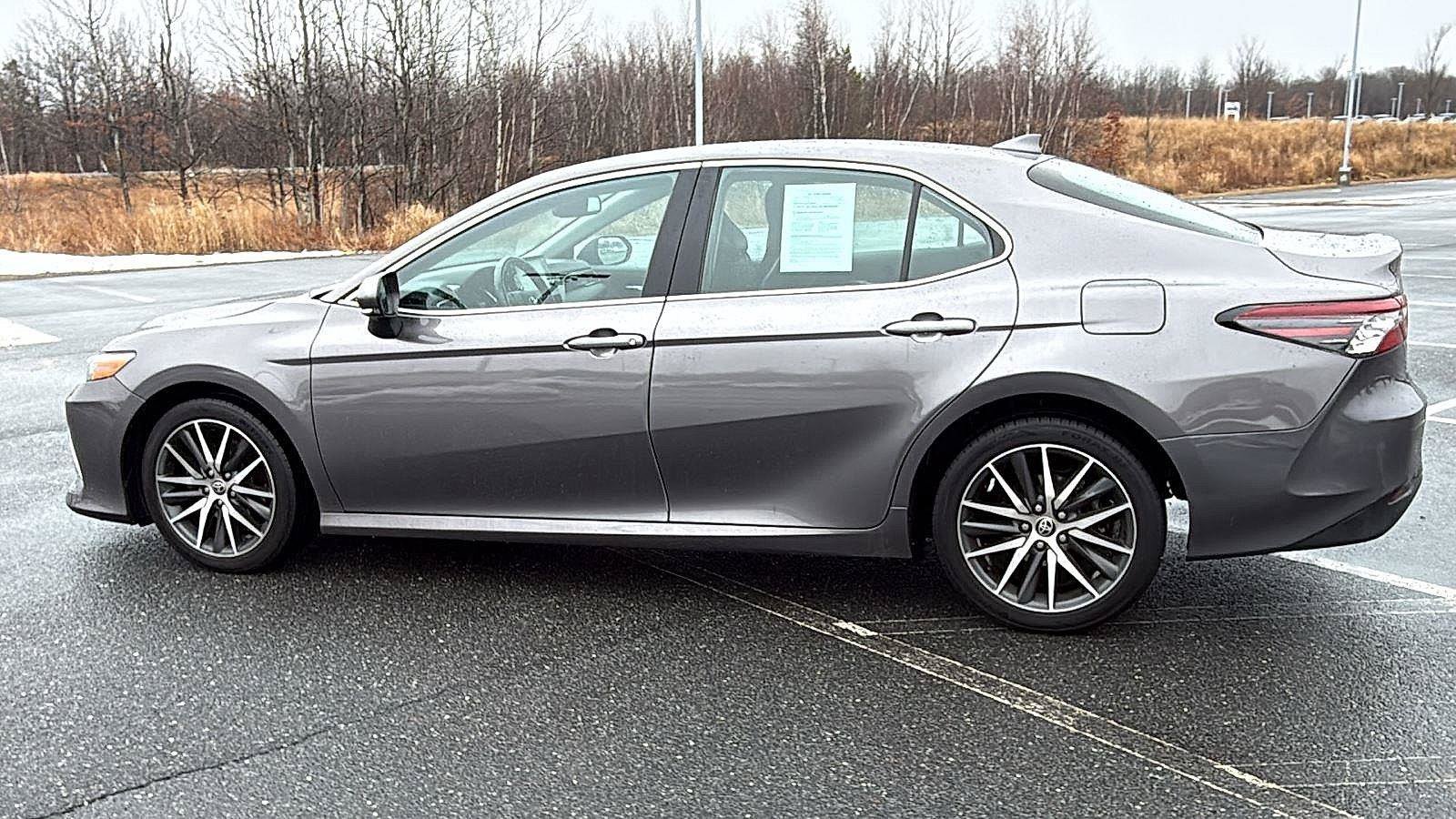 Used 2022 Toyota Camry XLE AWD/4WD image 11