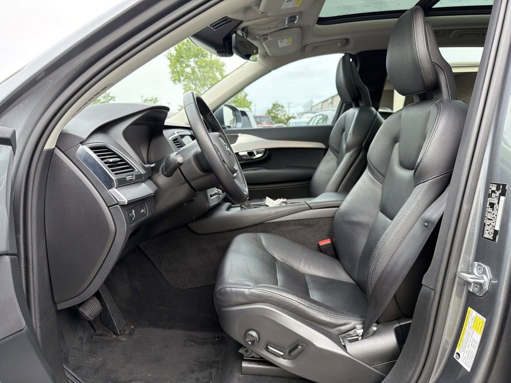 Used 2018 Volvo XC90 T6 Momentum w/ Convenience Package AWD/4WD image 11