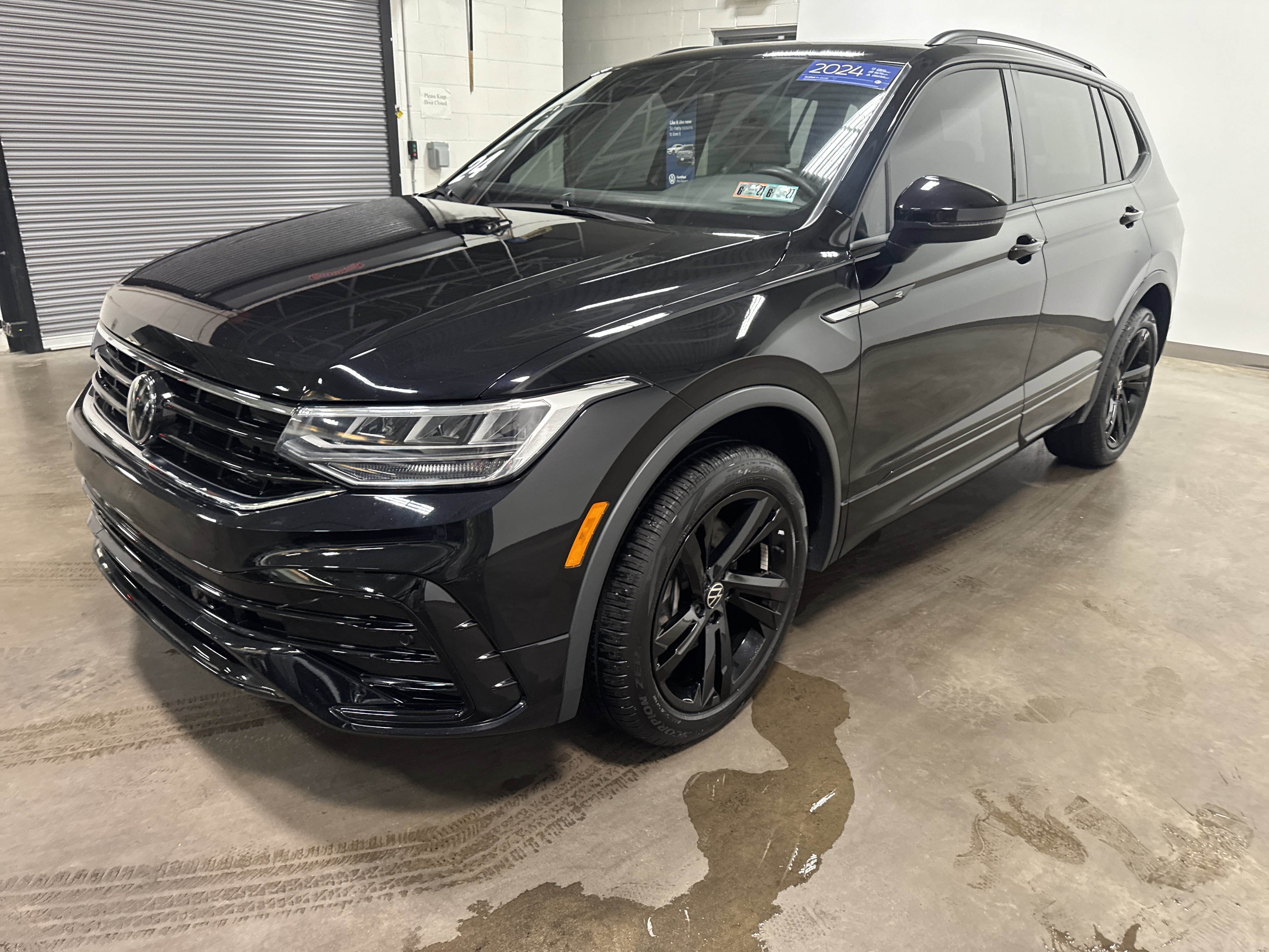 Used 2024 Volkswagen Tiguan SE R-Line AWD/4WD image 6