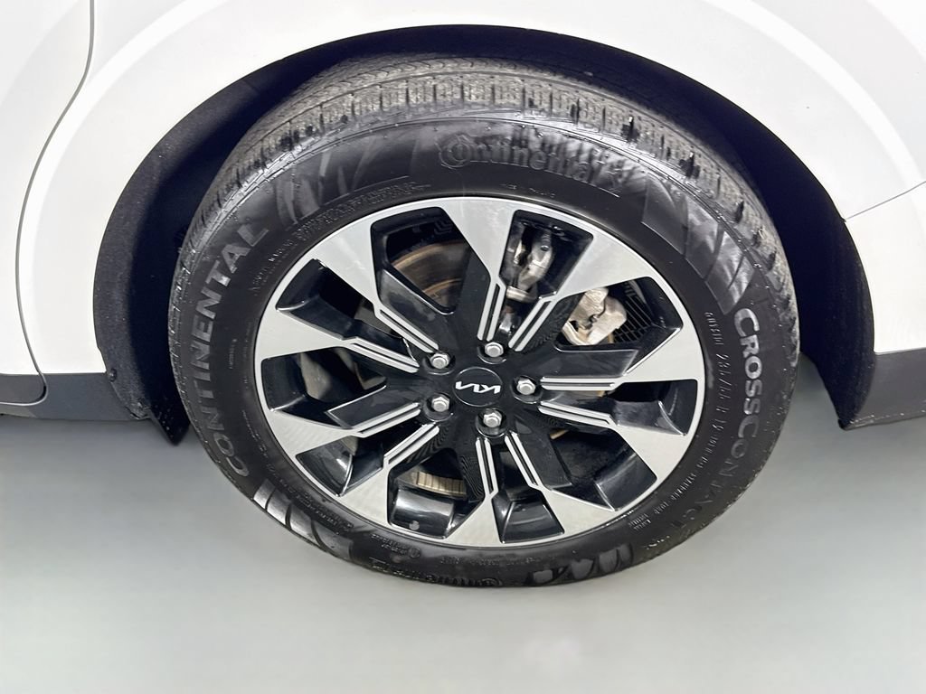 Certified 2024 Kia Carnival EX FWD image 37