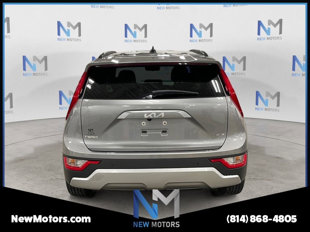 Used 2023 Kia Niro EX image 4