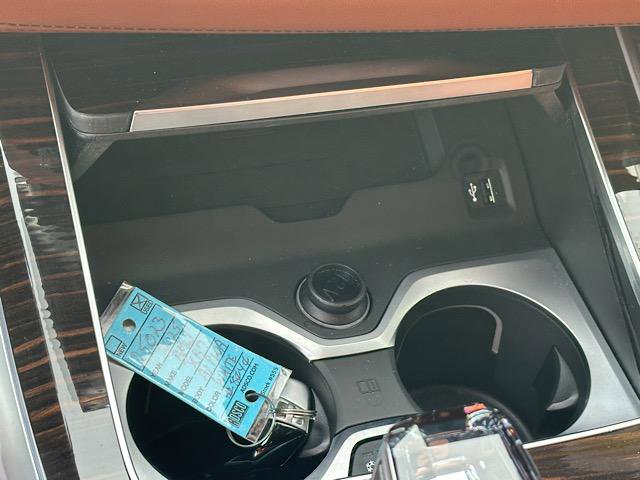 Used 2025 BMW ALPINA XB7 image 30