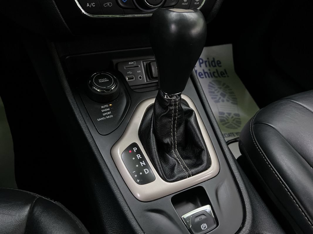 Used 2015 Jeep Cherokee Limited AWD/4WD image 26