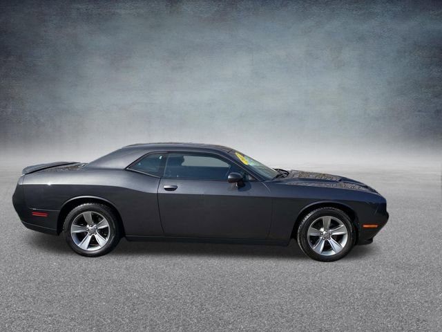 Used 2018 Dodge Challenger SXT image 5