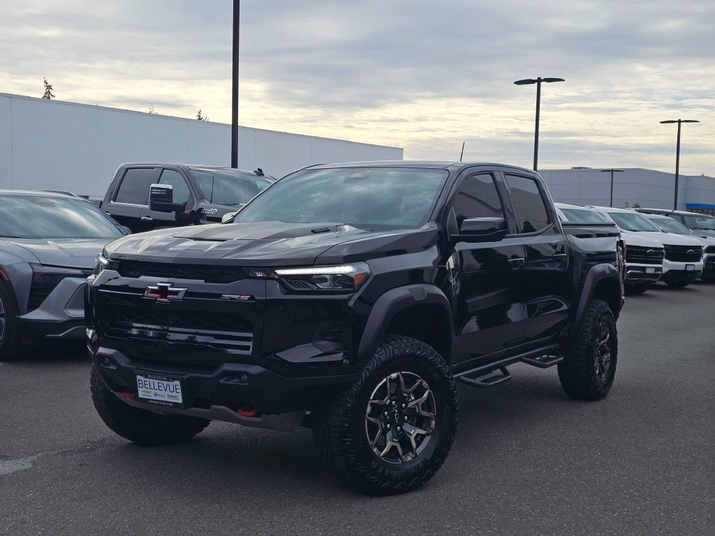 Used 2024 Chevrolet Colorado ZR2 w/ ZR2 Convenience Package III AWD/4WD image 2