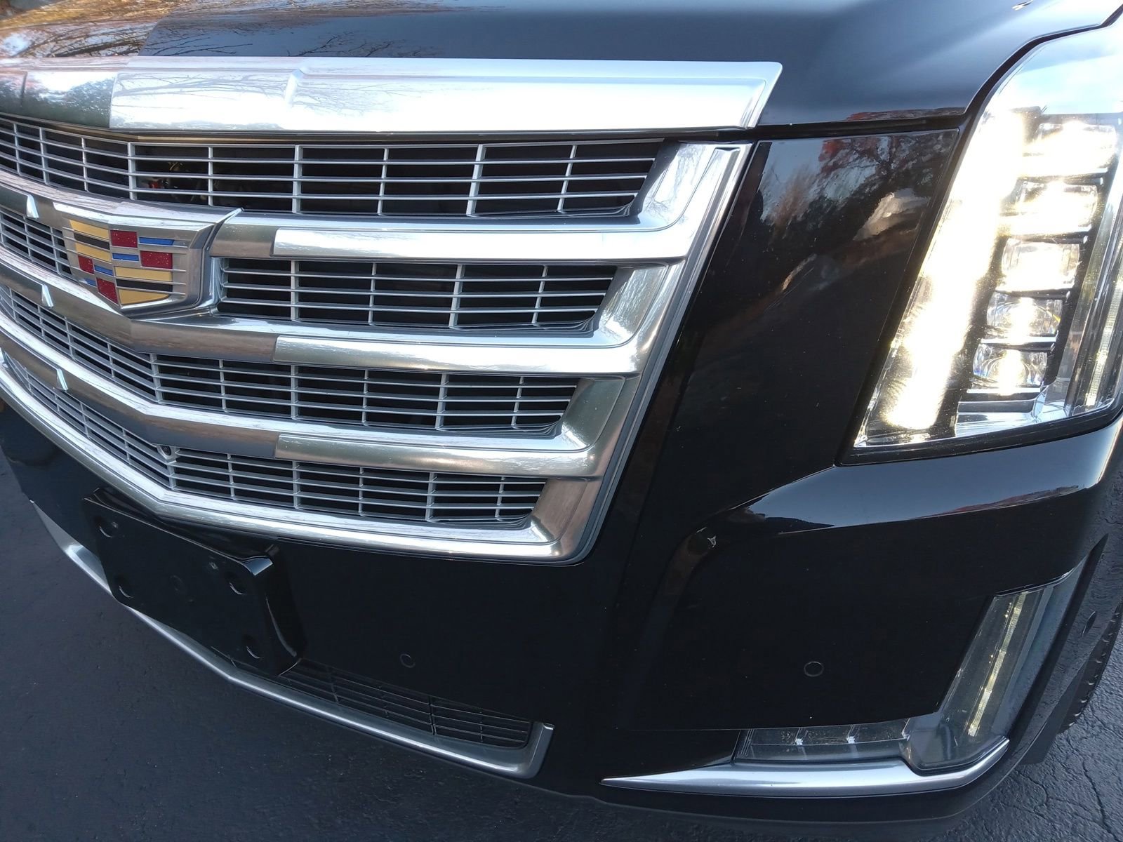 Used 2020 Cadillac Escalade Luxury w/ LPO, Radiant Package image 7