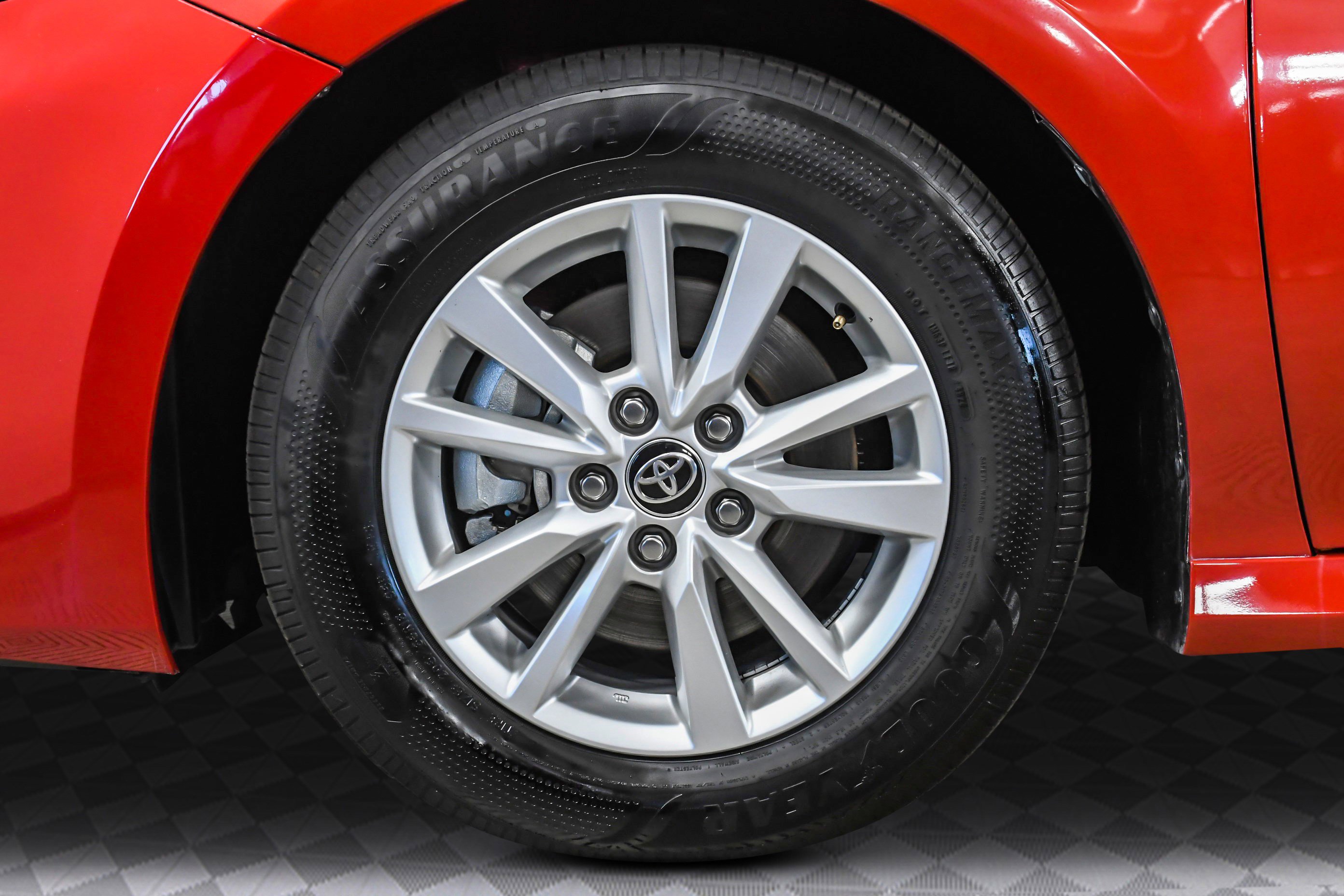 Used 2025 Toyota Camry LE image 29