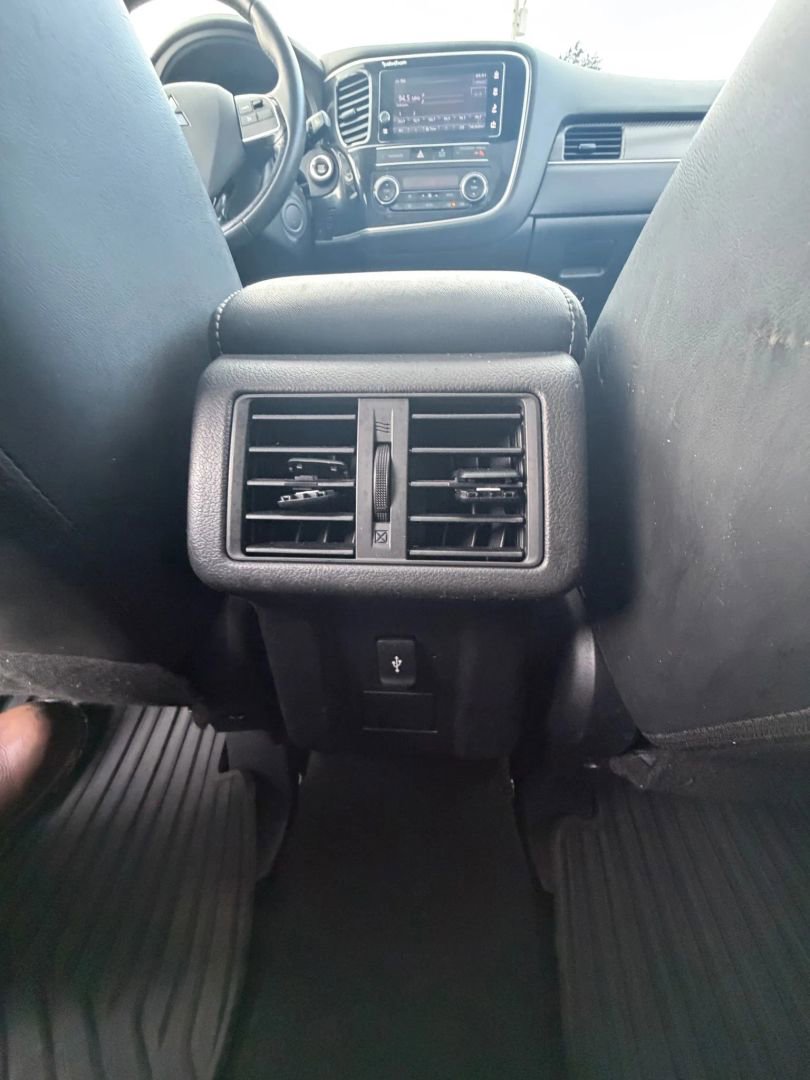 Used 2019 Mitsubishi Outlander SE image 31