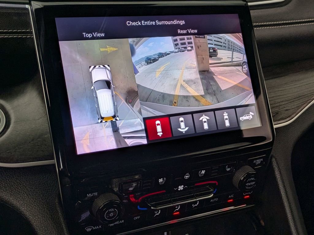 Used 2024 Jeep Grand Cherokee L Limited w/ Luxury Tech Group II image 16