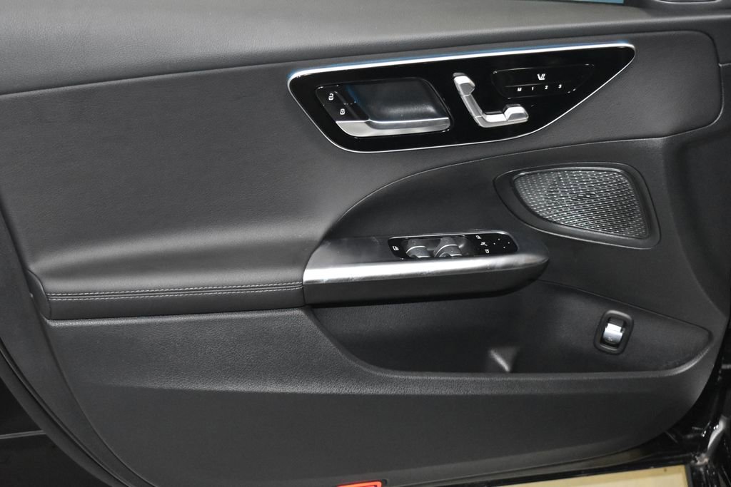 Certified 2025 Mercedes-Benz C 300 4MATIC Sedan image 4