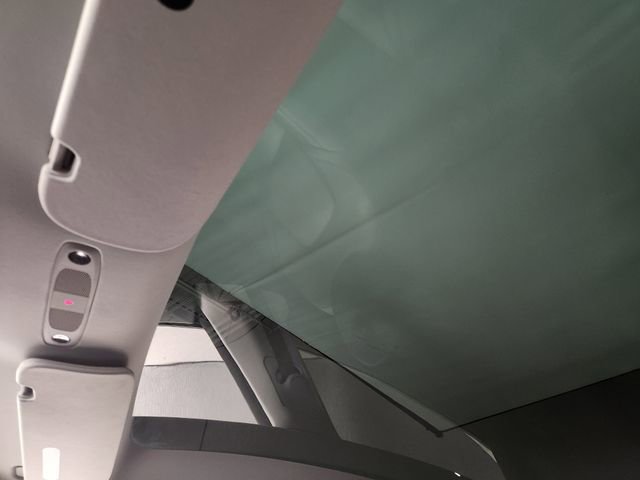 Used 2024 Tesla Model Y Performance image 23