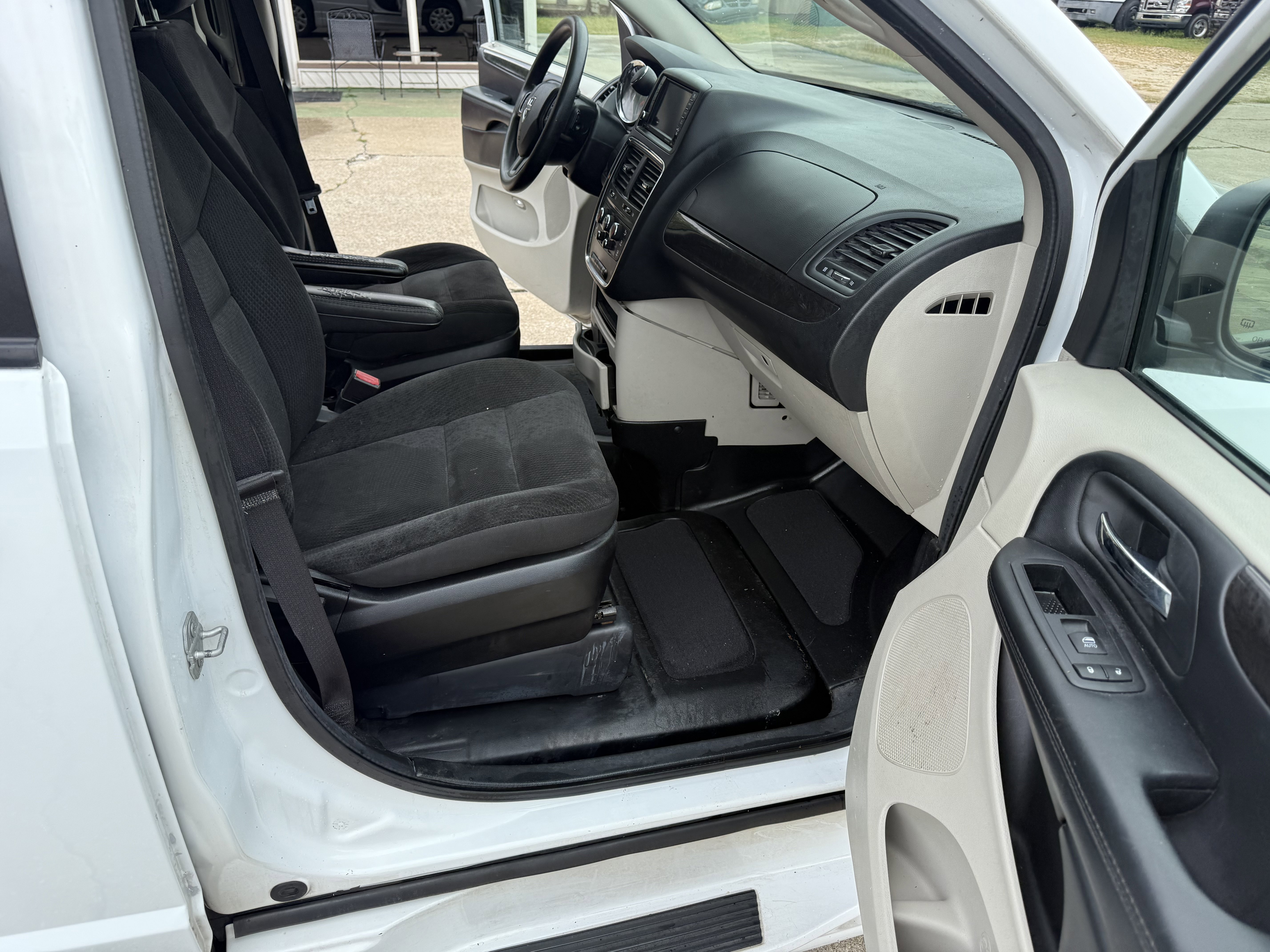 Used 2019 Dodge Grand Caravan SE image 14