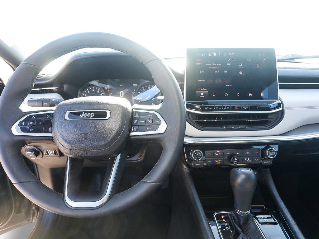 Used 2024 Jeep Compass Limited image 12