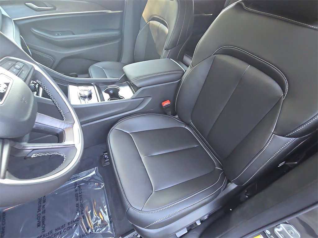 New 2025 Jeep Grand Cherokee Limited image 16