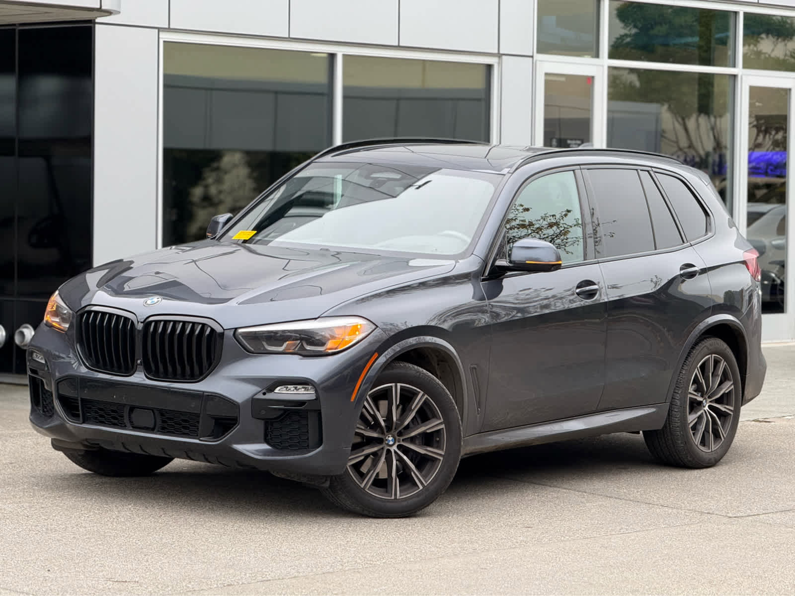 Used 2021 BMW X5 xDrive40i w/ M Sport Package image 2