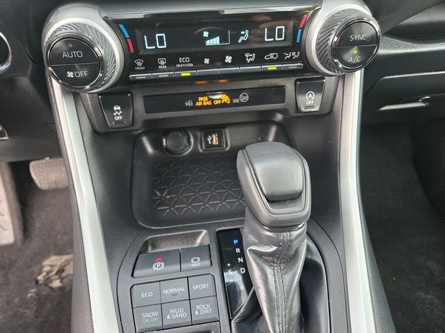 Used 2025 Toyota RAV4 XLE AWD/4WD image 17