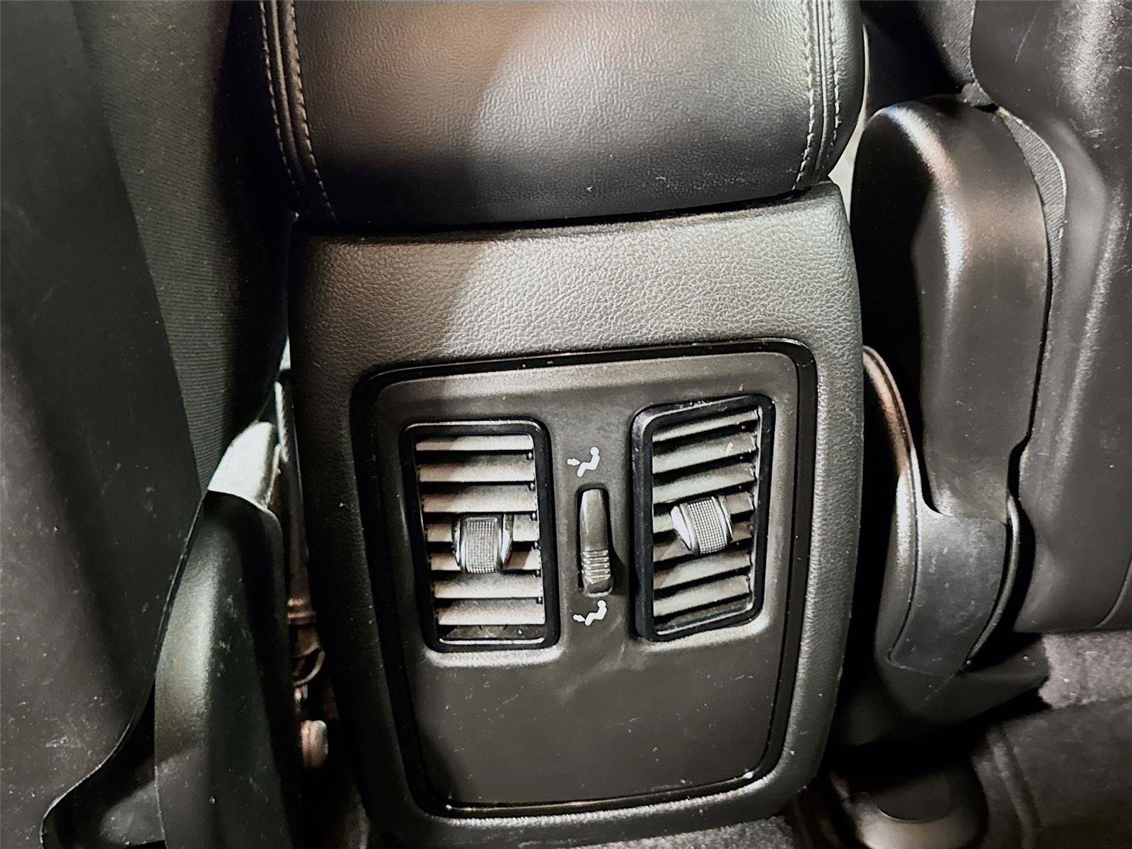 Used 2022 Dodge Durango SXT w/ Anodized Platinum Package image 24