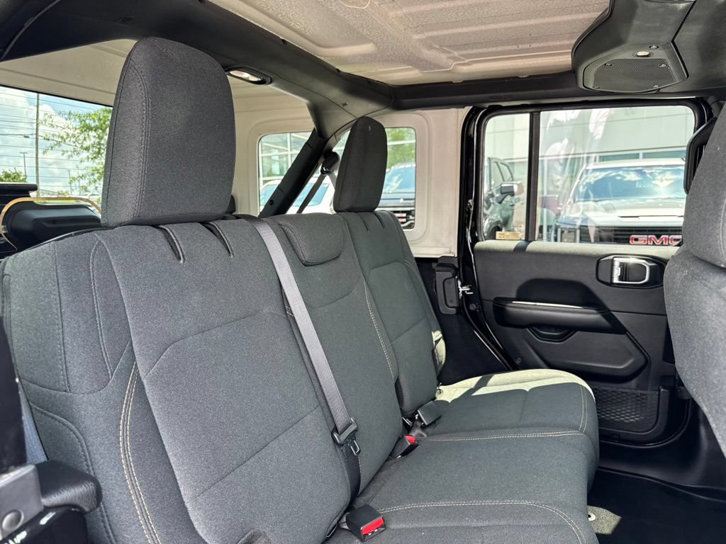 Used 2025 Jeep Wrangler Unlimited Sahara AWD/4WD image 20