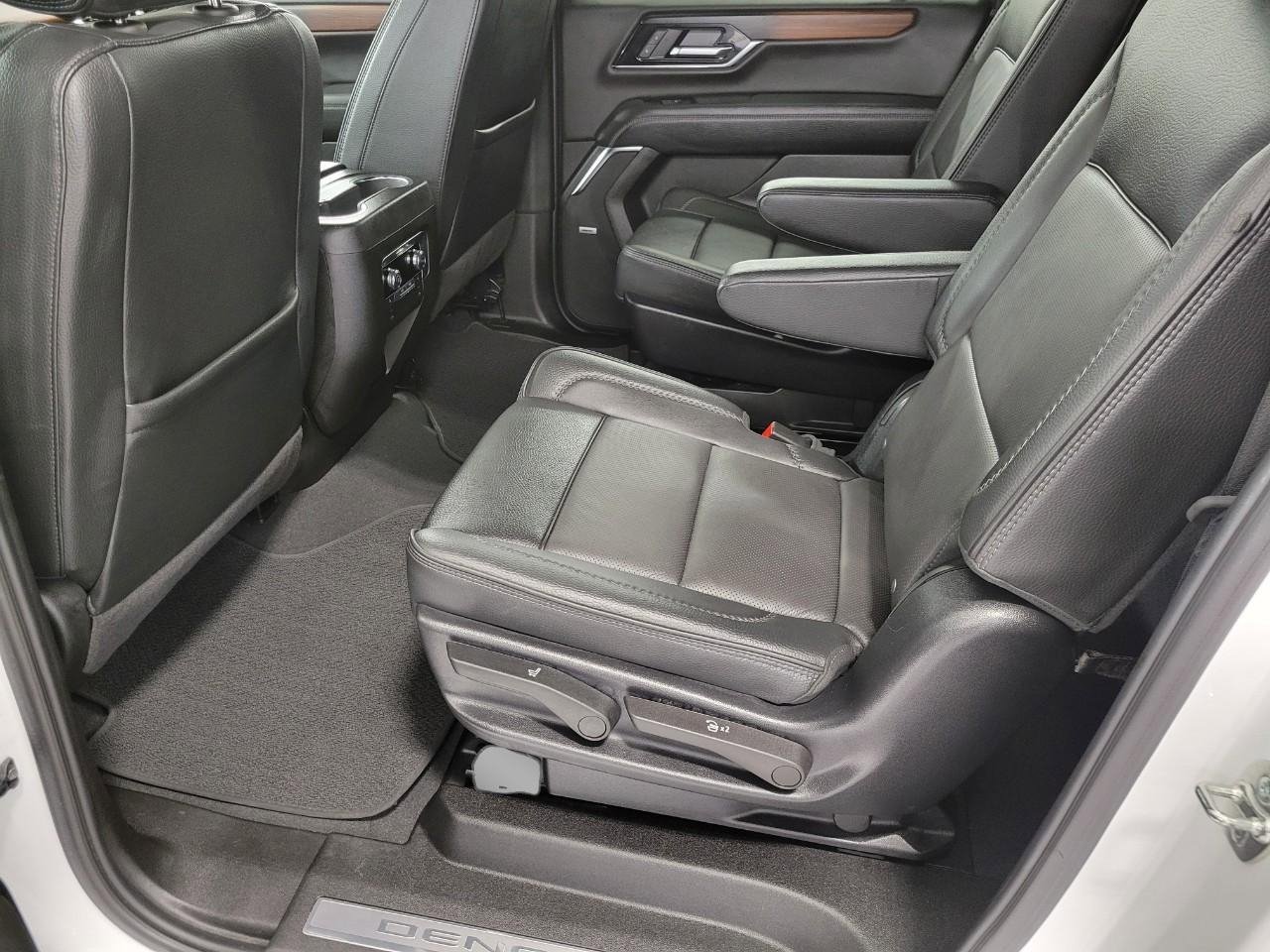 Certified 2025 GMC Yukon XL Denali image 22