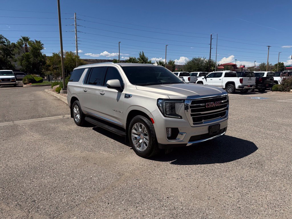 Used 2023 GMC Yukon XL SLT w/ SLT Luxury Package AWD/4WD image 3