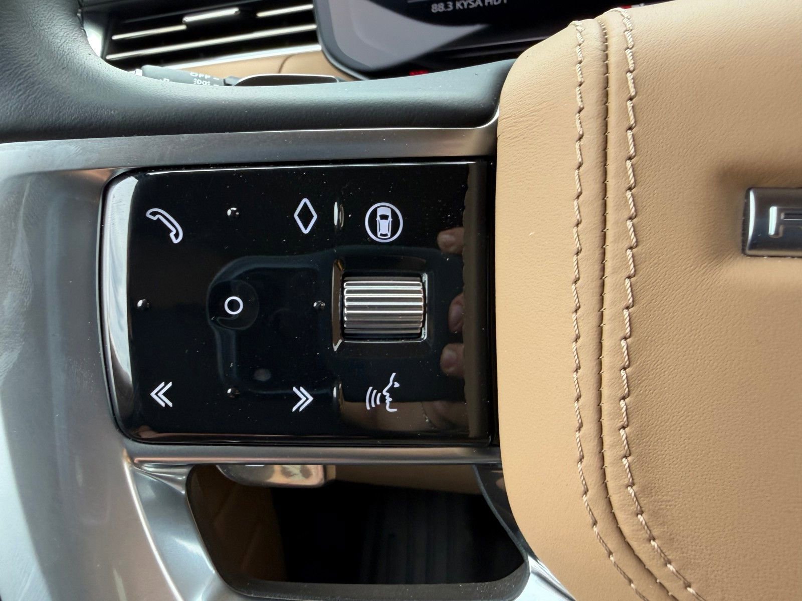 Used 2024 Land Rover Range Rover SE image 10